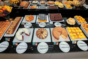 Free daily buffet breakfast