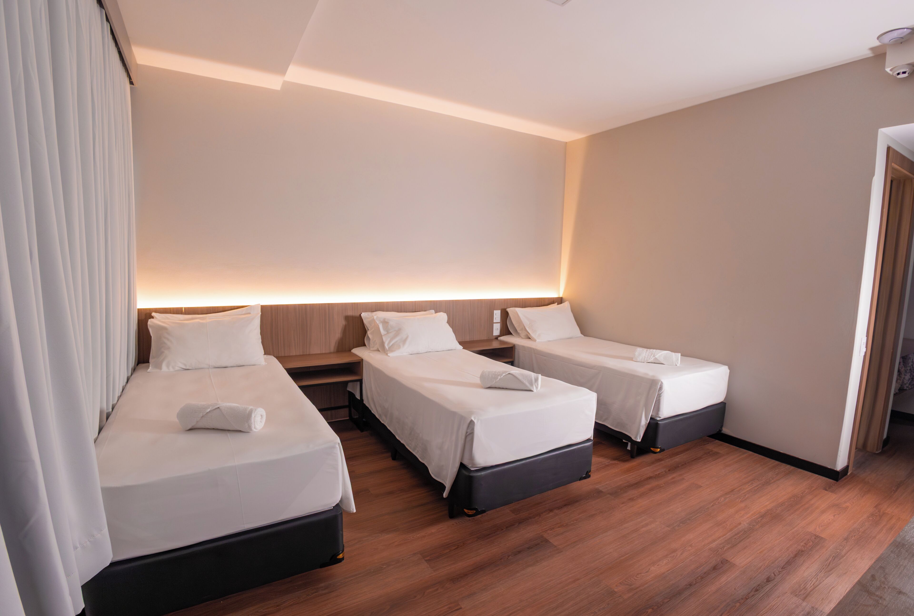 Caja de seguridad en la habitación y cortinas blackout 