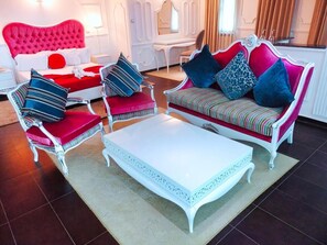 Ropa de cama de alta calidad y minibar