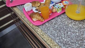 Desayuno bufé gratuito y diario