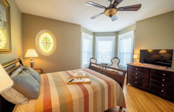 1 bedroom, iron/ironing board, free WiFi, bed sheets - THE VICTORIAN GUESTHOUSE - Room 3 (Delphos)