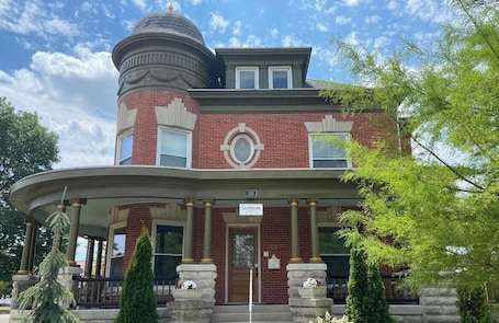 Exterior. THE VICTORIAN GUESTHOUSE BED & BREAKFAST - Room 3