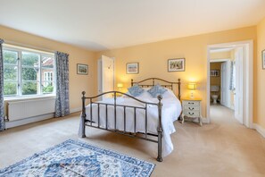 4 bedrooms, free WiFi, bed sheets