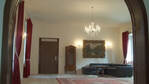 Unclassified image, 4 of 23, button - Villa Wellspacher - Private Luxury Family Apartment 2 in Semmering - Ski Holiday (Semmering-Kurort)