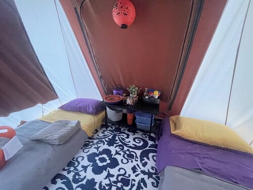 Holt’s Hideaway GLAMP Farmstay