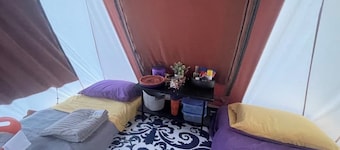 Holt’s Hideaway GLAMP Farmstay