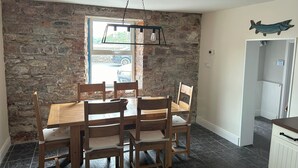 House | Dining - A Wonderful 3-bed House in Arthurstown Sleeps 6 (Arthurstown)