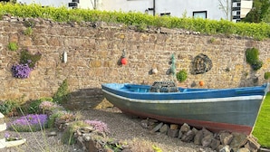 House | Property grounds - A Wonderful 3-bed House in Arthurstown Sleeps 6 (Arthurstown)