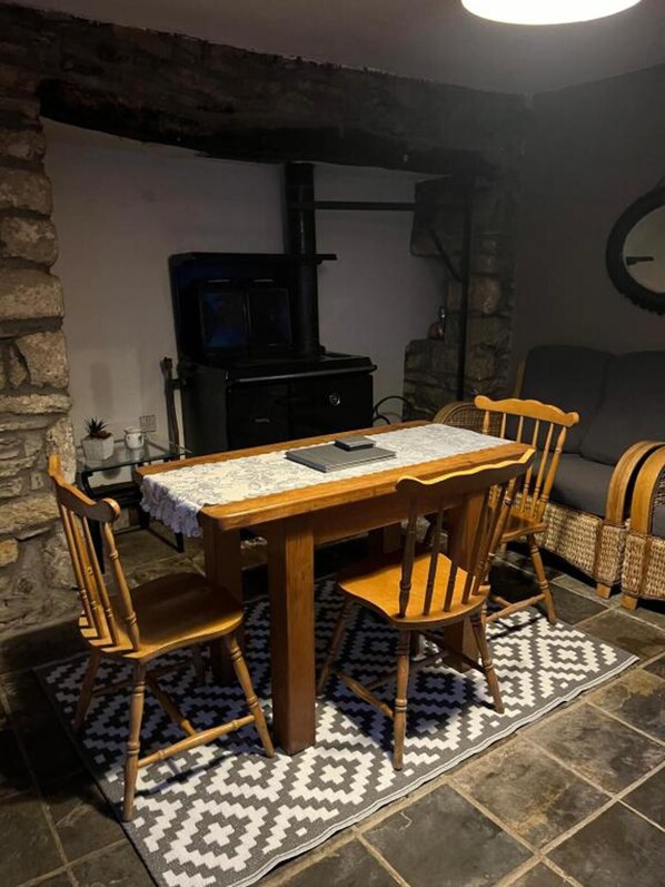 Cottage | Dining