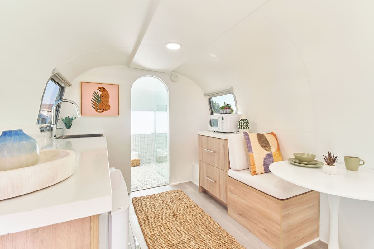 Decoración personalizada, muebles diferentes y wifi gratis