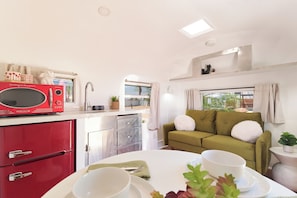 Deluxe Studio, 1 Queen Bed | Individually decorated, individually furnished, free WiFi, bed sheets