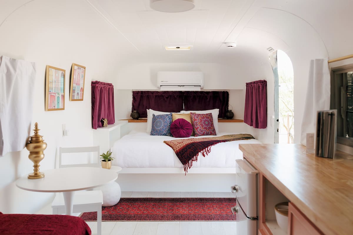 Deluxe Studio, 1 Queen Bed | Individually decorated, individually furnished, free WiFi, bed sheets