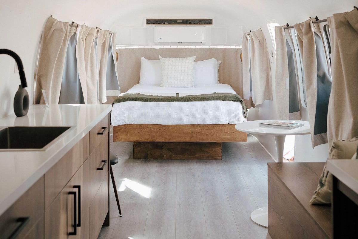 Deluxe Studio, 1 Queen Bed | Individually decorated, individually furnished, free WiFi, bed sheets