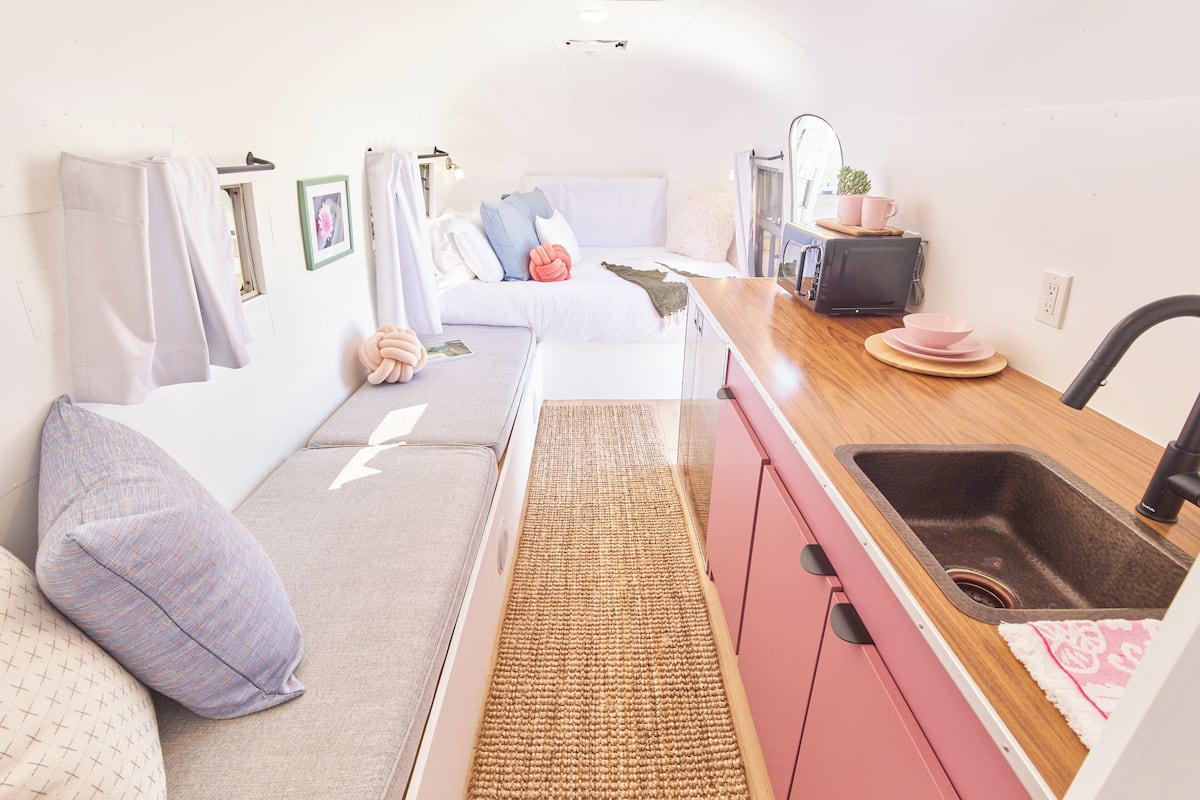 Decoración personalizada, muebles diferentes y wifi gratis