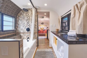 Deluxe Studio, 1 Queen Bed | Individually decorated, individually furnished, free WiFi, bed sheets - Acres Landing (Desert Hot Springs)