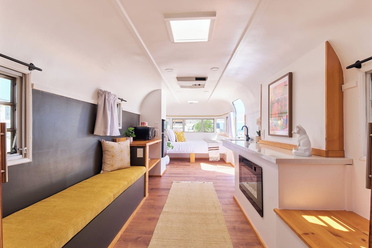 Decoración personalizada, muebles diferentes y wifi gratis