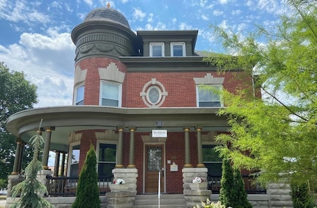 Exterior. THE VICTORIAN GUESTHOUSE BED & BREAKFAST - Room 4