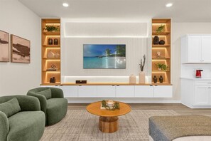 Interior - 10 BD/ 8 BA/ Windsor Cay (16299 SK) (Clermont)