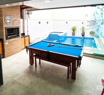 BBQ facilities,Pool view