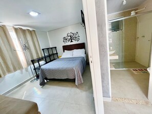 4 bedrooms, iron/ironing board, WiFi, bed sheets - Beach House, 300 mts, with Pool and WIFI (Caraguatatuba)