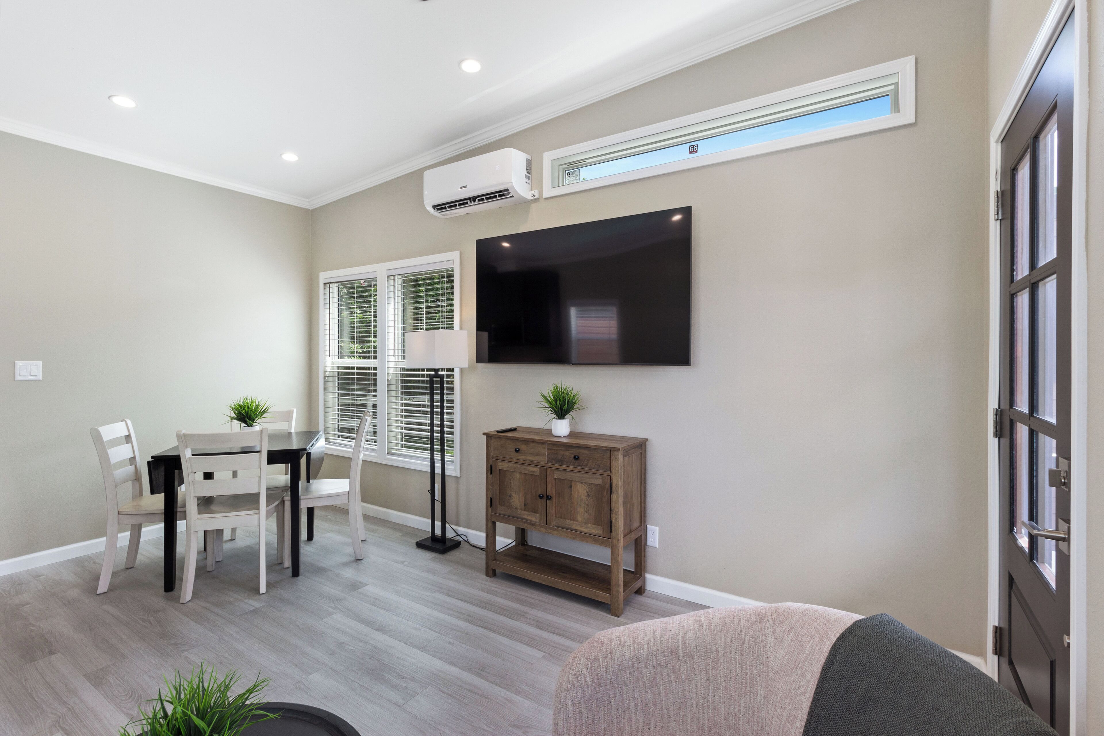 Cabin, 2 Bedrooms | Dining room