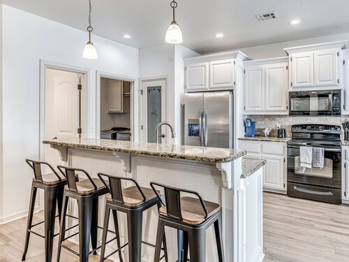 Blue Oasis Home - Sleeps 12