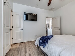 4 室のベッドルーム、アイロン / アイロン台、WiFi、ベッドシーツ