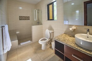 Hårføner, håndklær og toalettpapir