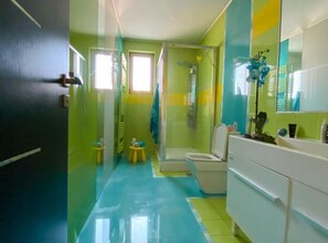 Dusche, Haartrockner, Handtücher
