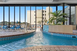 屋内プール、温水プール