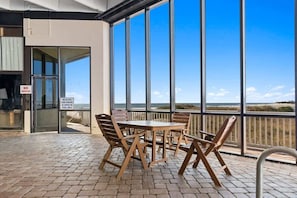 Dining - ONE More Sandy Day - 2BR/2BA Beach Condo, Sleeps 6 (Myrtle Beach)