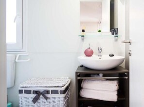 Shower, hair dryer, towels - Mobile Home Nensi Two bedroom (Biograd na Moru)