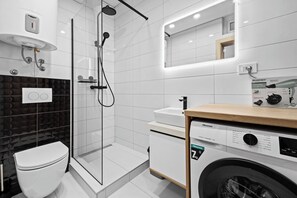 淋浴设施、吹风机、毛巾、卫生纸