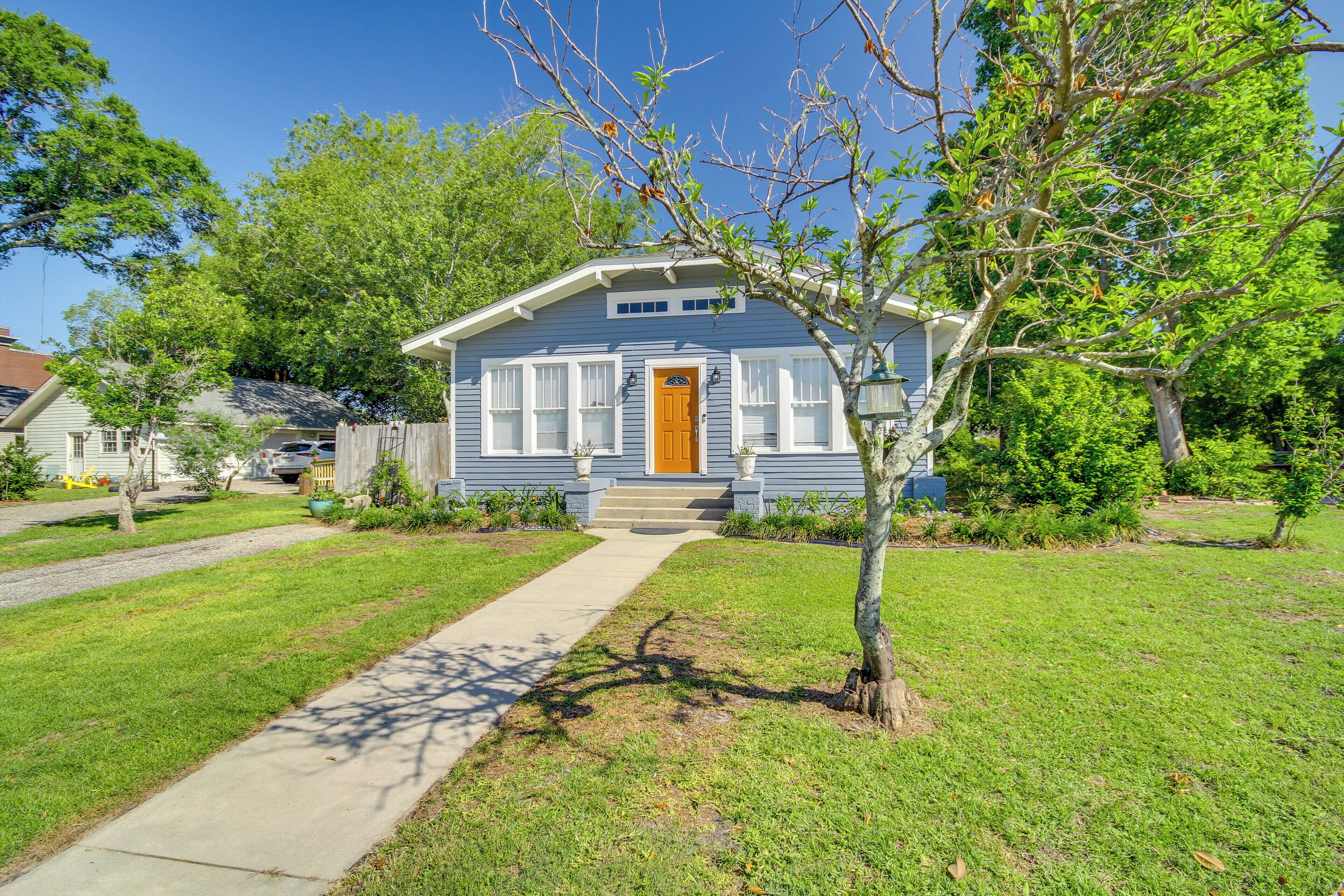 Long Beach Vacation Rental w/ Yard, Near Downtown!