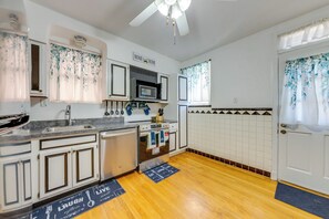 Réfrigérateur, micro-ondes, plaque de cuisson, lave-vaisselle
