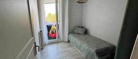 2 chambres, fer et planche à repasser, Wi-Fi gratuit, draps fournis