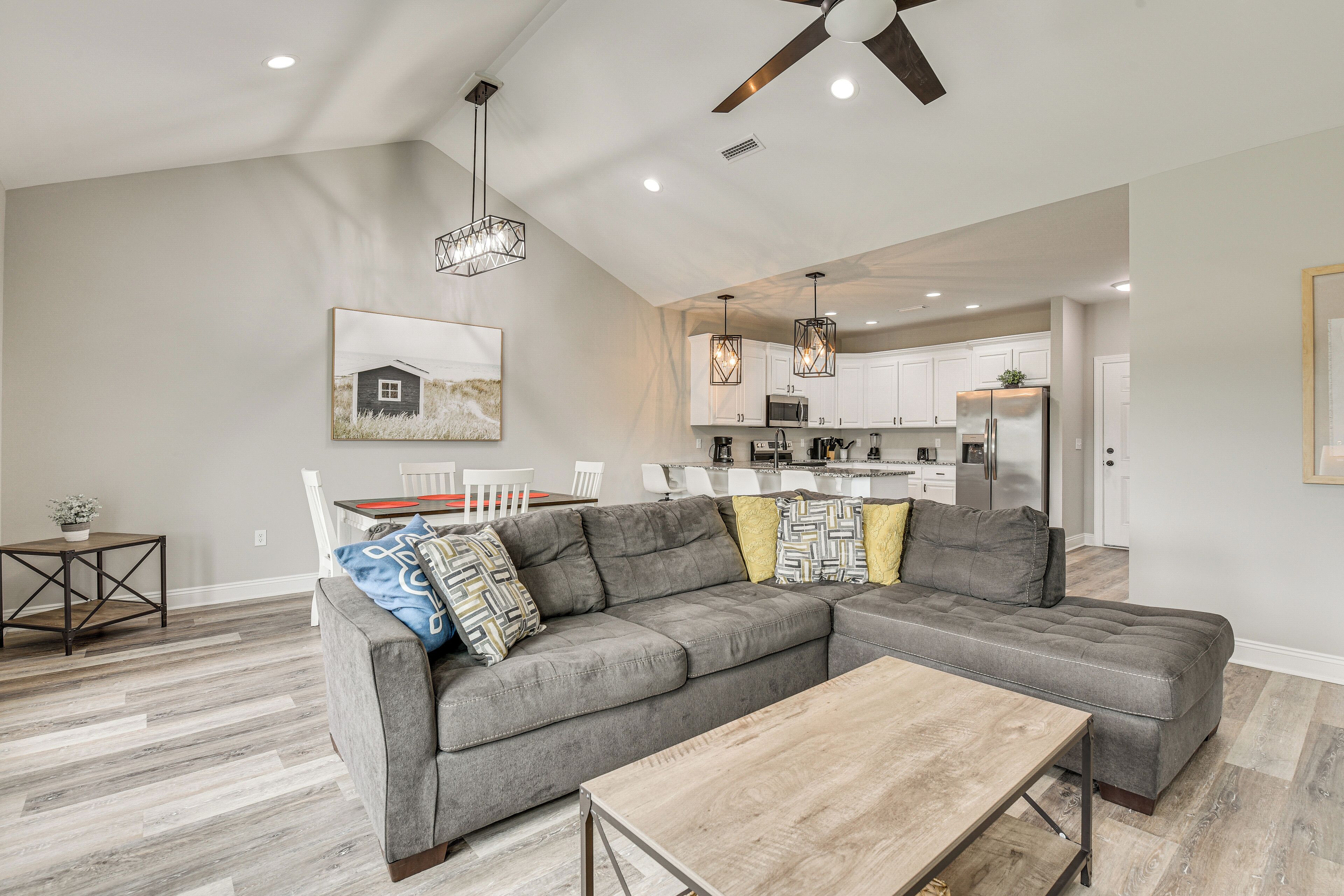Spacious Dothan Home ~ 4 Mi to Downtown!