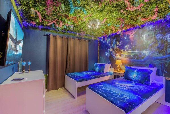 5 bedrooms, iron/ironing board, travel cot, WiFi - Thematic house w/ Game Room/PVT Pool and SPA 23021 (Davenport)