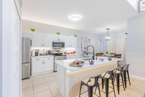 Fridge, microwave, oven, stovetop - Thematic house w/ Game Room/PVT Pool and SPA 23021 (Davenport)