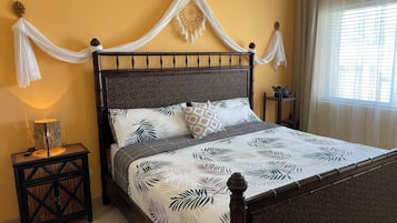 Condo familiar | 2 habitaciones, decoración personalizada y cortinas blackout