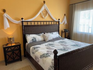 Familieleilighet | 2 soverom, individuelt dekorert, blendingsgardiner og strykejern/-brett