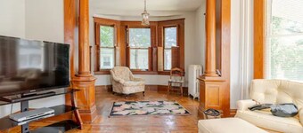 The Carew House Sleeps 10 Fenced 4BR Full Kitchen Steps2 YCP = เดอะ แคร์รู เฮาส์ พักได้ 10 คน รั้วล้อม 4 ห้องนอน ครัวเต็มรูปแบบ ไม่กี่ก้าวจาก YCP