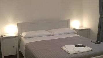 1 camera, ferro/asse da stiro, Wi-Fi, lenzuola