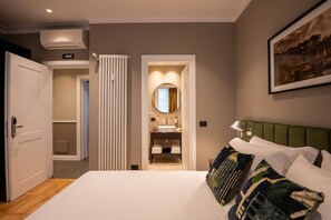 Minibar, caja fuerte, escritorio y espacio para trabajar con un portátil