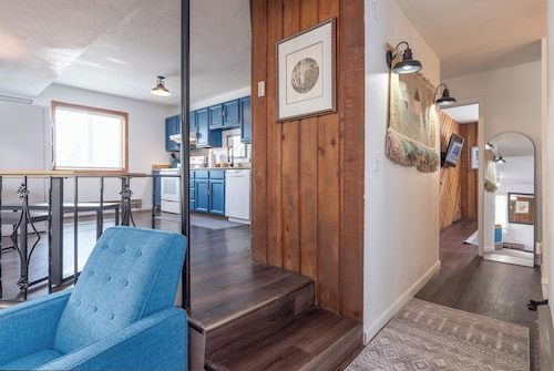 Where We Roam Condo - Steps To Slopes and Downstairs Corner Unit!