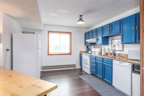 Where We Roam Condo - Steps To Slopes and Downstairs Corner Unit!