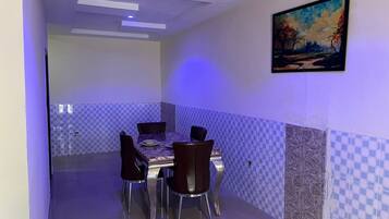 Apartment | Dining