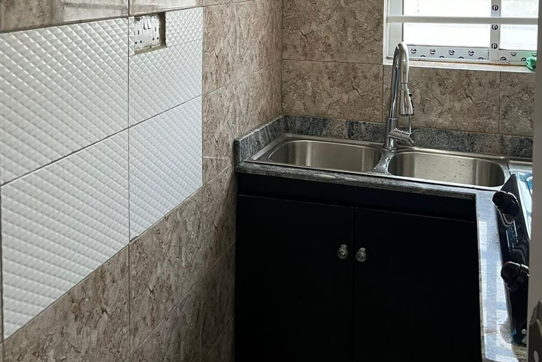 雪櫃、焗爐、電熱水壺、廚房用具/餐具/器皿