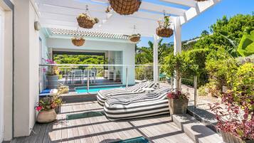 Luxury Villa | Terrace/patio