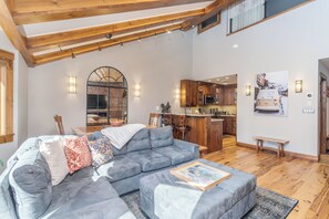 TV, stereo - Lulu City 6-I 3 Bedroom Condo (Telluride)